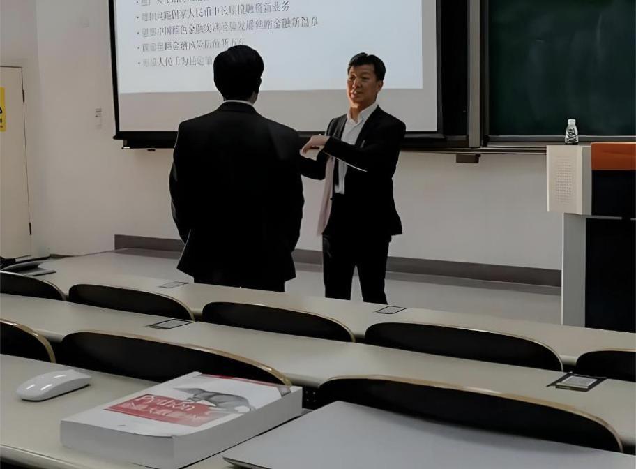  三年苛责背后的学术逻辑：导师"护犊子"的深层机制与价值重估 教育招生